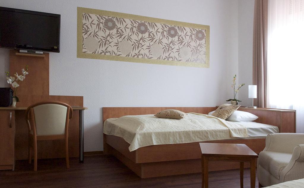 Hotel Vier Loewen Traben-Trarbach Habitación foto