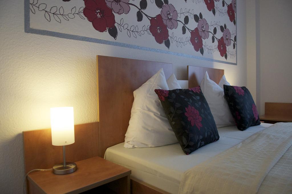 Hotel Vier Loewen Traben-Trarbach Habitación foto
