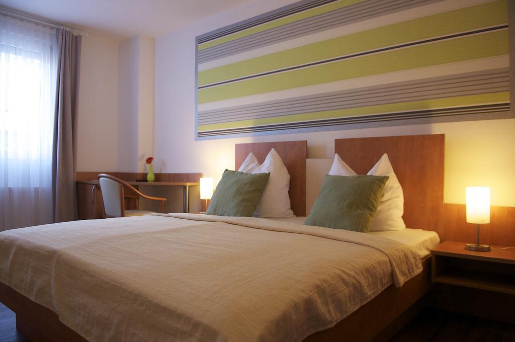Hotel Vier Loewen Traben-Trarbach Habitación foto